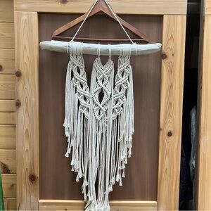 Elegant Cream Macramé Wall Hanging